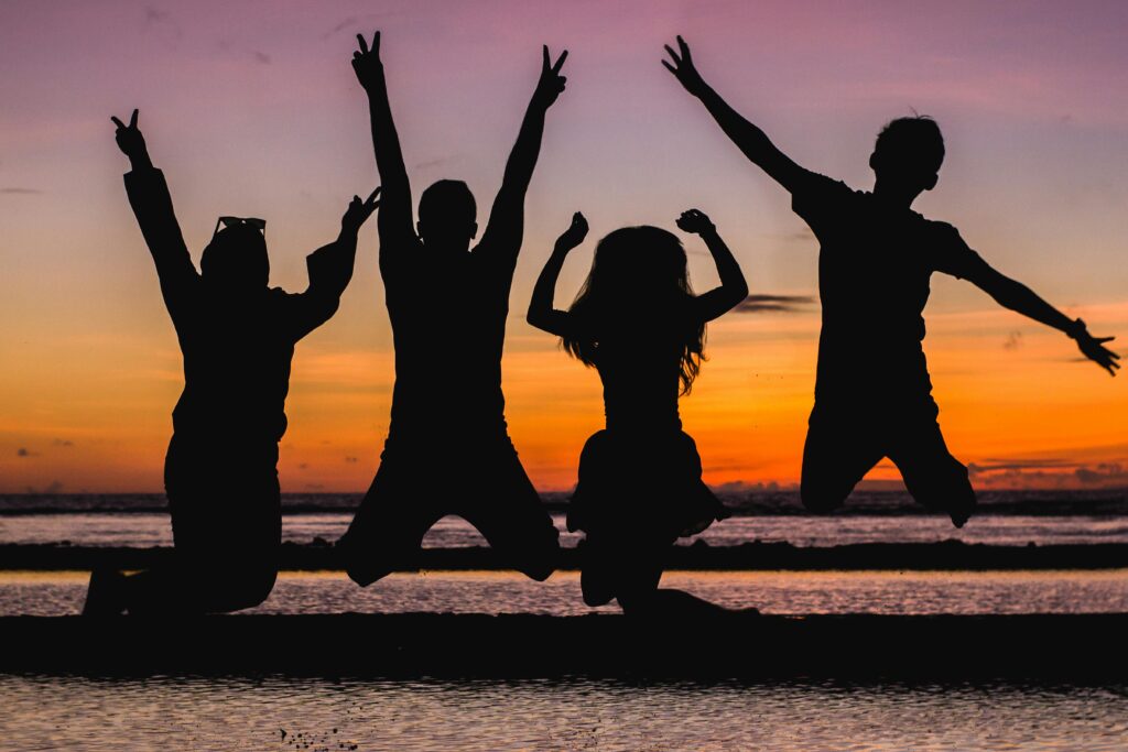 8 Effective Strategies to Make Friends and Feel at Home When Studying Abroad